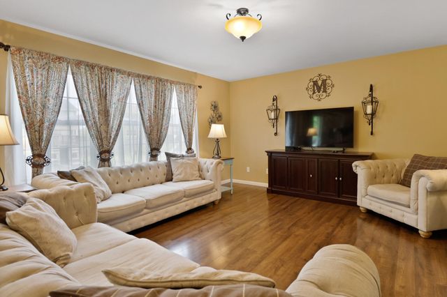 221 Trailcreek Drive, Chesterton, IN 46304