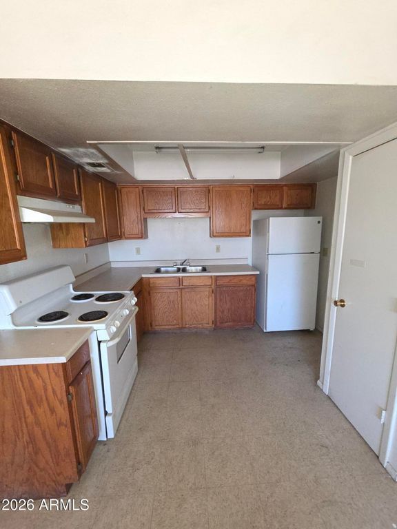 10436 N 37TH Avenue, Phoenix, AZ 85051 — photo 5
