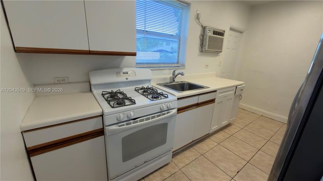808 84th St 810, Miami Beach, FL 33141