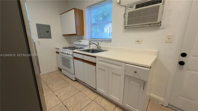 808 84th St 810, Miami Beach, FL 33141