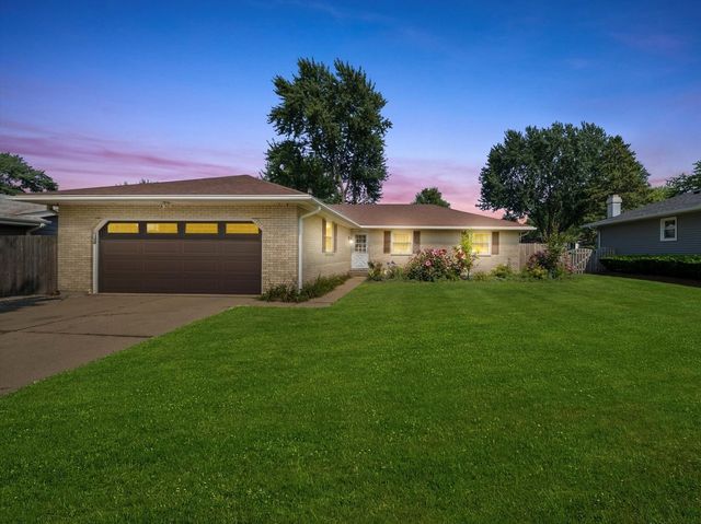1071 Almond Drive, Aurora, IL 60506