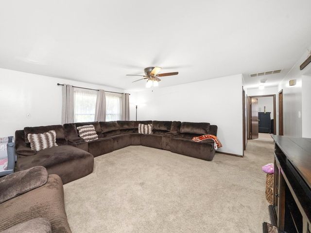 1071 Almond Drive, Aurora, IL 60506