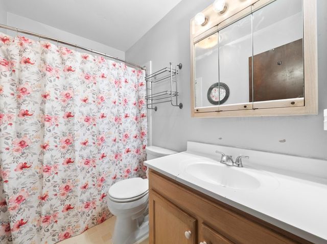 1071 Almond Drive, Aurora, IL 60506