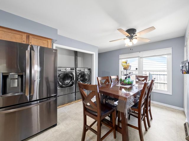 1071 Almond Drive, Aurora, IL 60506