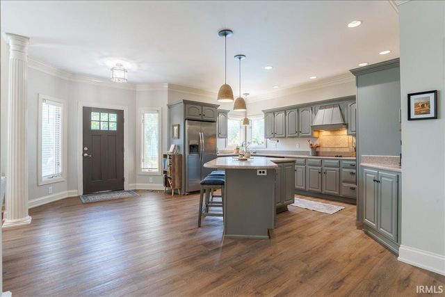 8077 Clearview Drive, Newburgh, IN 47630