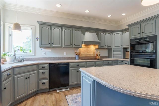 8077 Clearview Drive, Newburgh, IN 47630
