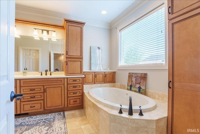 8077 Clearview Drive, Newburgh, IN 47630