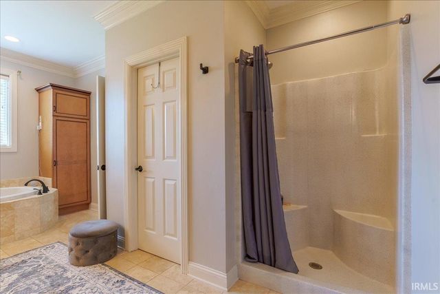 8077 Clearview Drive, Newburgh, IN 47630