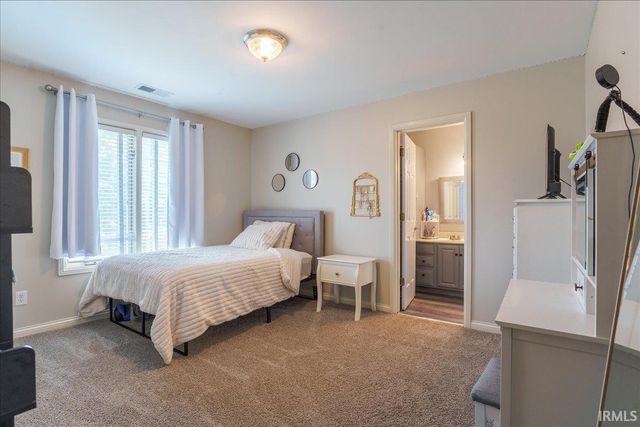 8077 Clearview Drive, Newburgh, IN 47630
