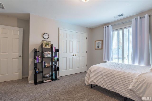 8077 Clearview Drive, Newburgh, IN 47630