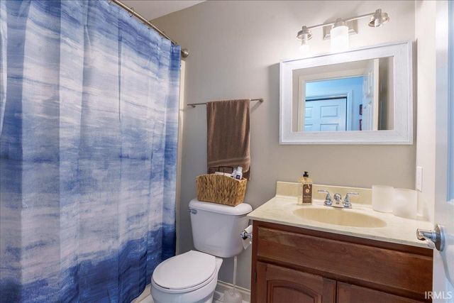 8077 Clearview Drive, Newburgh, IN 47630