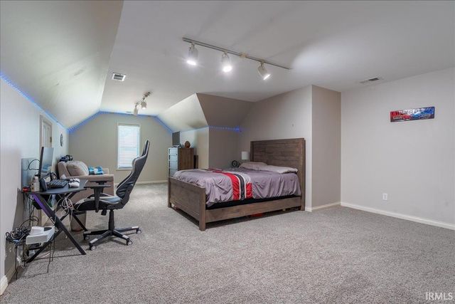 8077 Clearview Drive, Newburgh, IN 47630