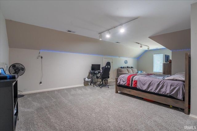 8077 Clearview Drive, Newburgh, IN 47630