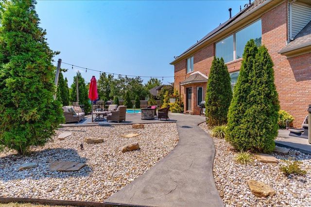 8077 Clearview Drive, Newburgh, IN 47630