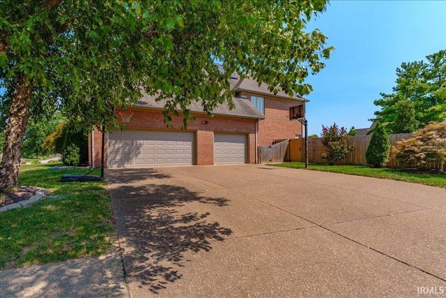 8077 Clearview Drive, Newburgh, IN 47630
