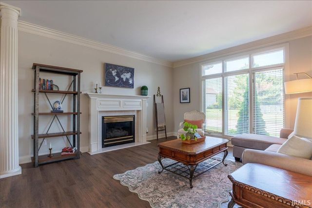 8077 Clearview Drive, Newburgh, IN 47630