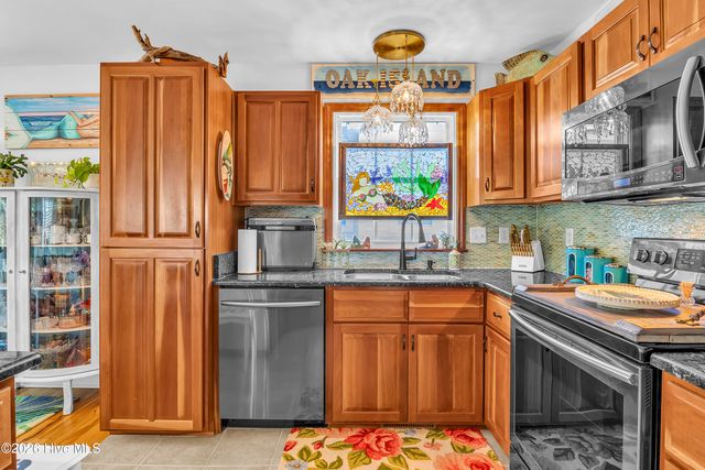 204 NE 60th Street, Oak Island, NC 28465