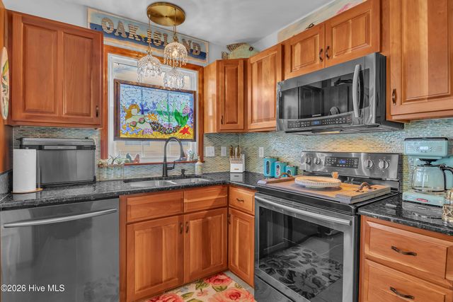 204 NE 60th Street, Oak Island, NC 28465