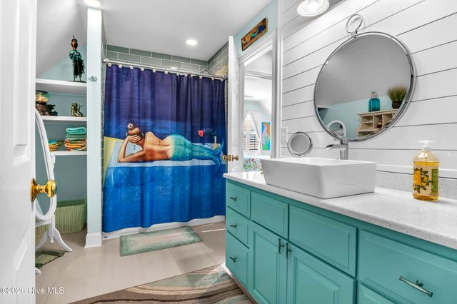 204 NE 60th Street, Oak Island, NC 28465