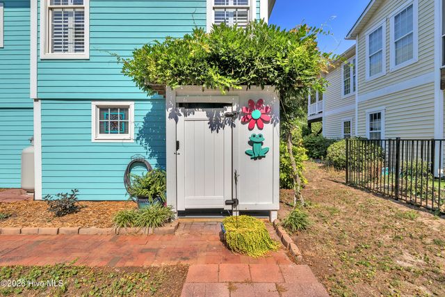 204 NE 60th Street, Oak Island, NC 28465