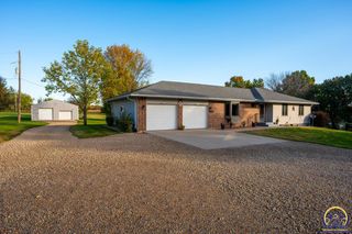 4230 NW 39th ST, Topeka, KS 66618