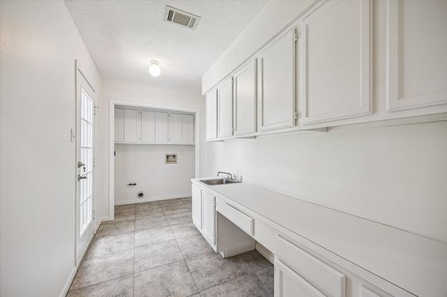 30 Skyland Place, The Woodlands, TX 77381