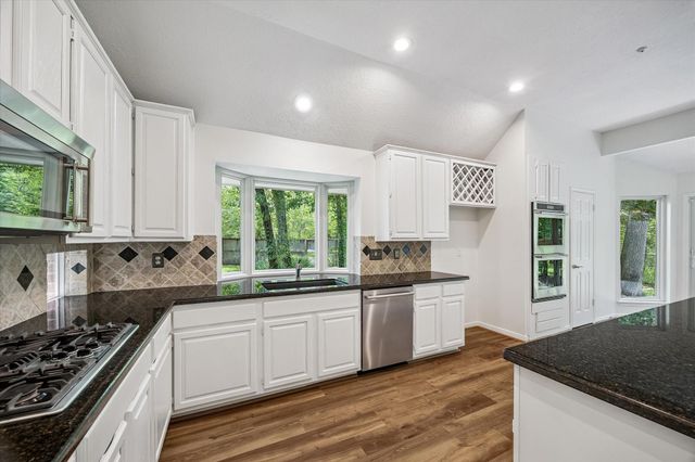 30 Skyland Place, The Woodlands, TX 77381