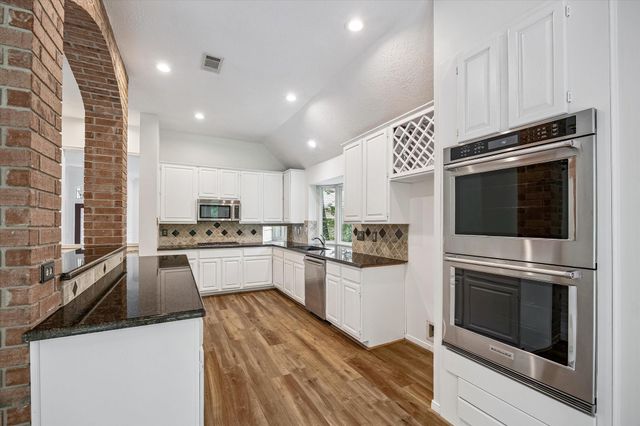 30 Skyland Place, The Woodlands, TX 77381