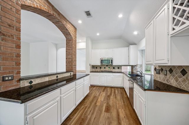 30 Skyland Place, The Woodlands, TX 77381