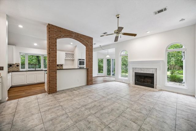 30 Skyland Place, The Woodlands, TX 77381