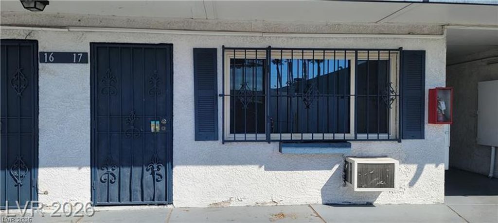 4600 Paradise Road 17, Las Vegas, NV 89169