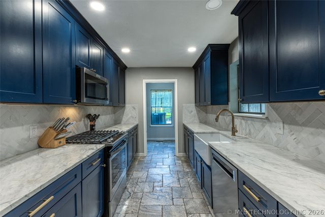 416 Timbercrest Road, Catoosa, OK 74015