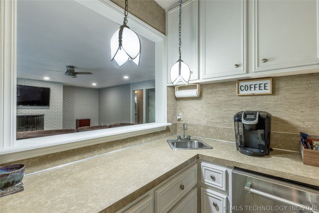 416 Timbercrest Road, Catoosa, OK 74015