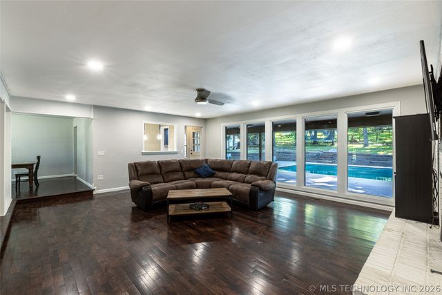 416 Timbercrest Road, Catoosa, OK 74015