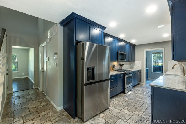 416 Timbercrest Road, Catoosa, OK 74015