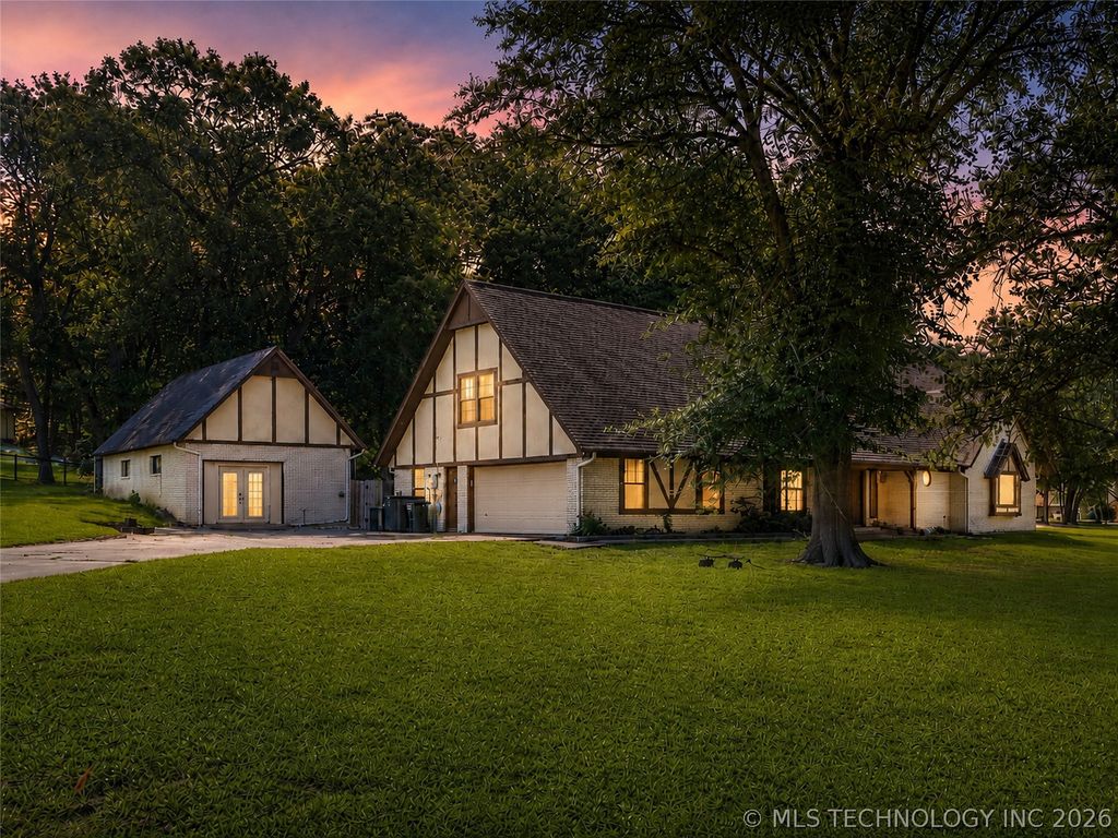 416 Timbercrest Road, Catoosa, OK 74015