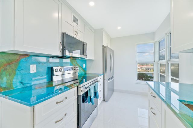 1021 HILLSBORO MILE 308, Hillsboro Beach, FL 33062