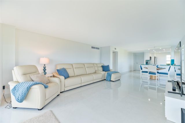 1021 HILLSBORO MILE 308, Hillsboro Beach, FL 33062