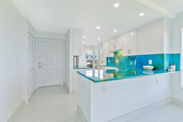 1021 HILLSBORO MILE 308, Hillsboro Beach, FL 33062