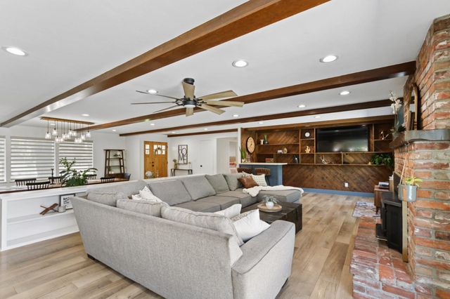 9105 Sunset Ave, Fair Oaks, CA 95628