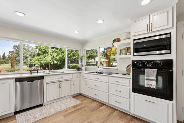 9105 Sunset Ave, Fair Oaks, CA 95628