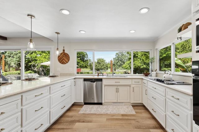 9105 Sunset Ave, Fair Oaks, CA 95628