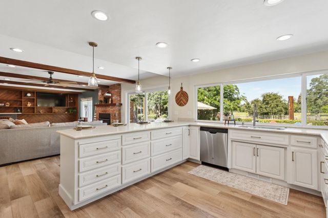 9105 Sunset Ave, Fair Oaks, CA 95628