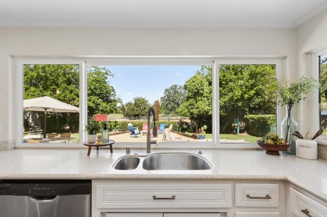 9105 Sunset Ave, Fair Oaks, CA 95628