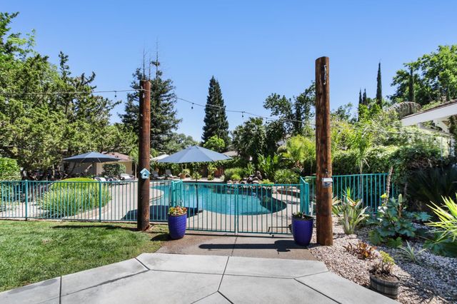 9105 Sunset Ave, Fair Oaks, CA 95628