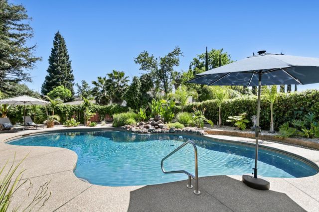 9105 Sunset Ave, Fair Oaks, CA 95628