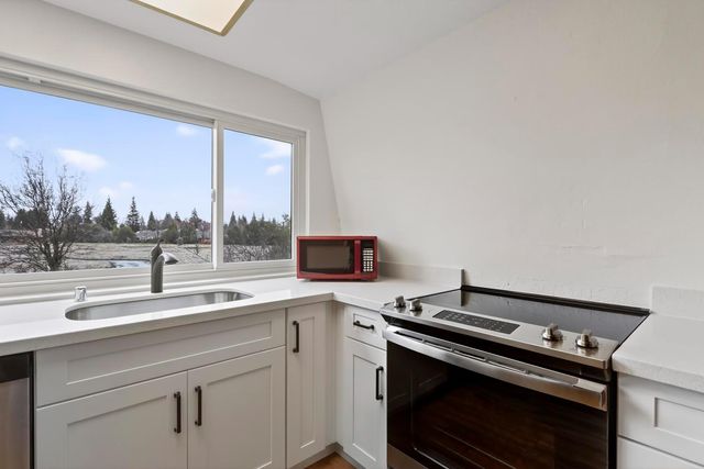 9105 Sunset Ave, Fair Oaks, CA 95628