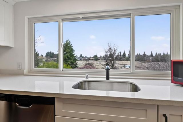 9105 Sunset Ave, Fair Oaks, CA 95628