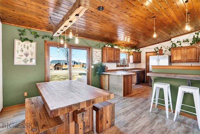 875 Nixon Gulch Road, Manhattan, MT 59741