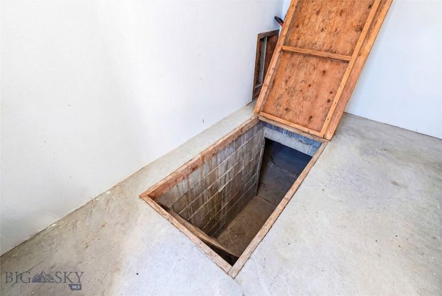 875 Nixon Gulch Road, Manhattan, MT 59741